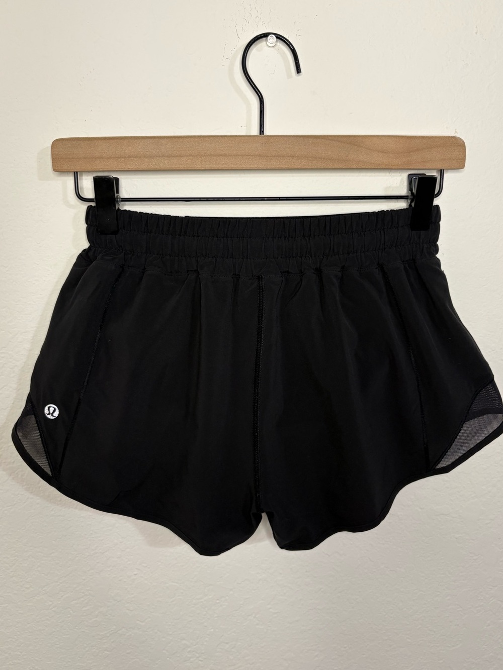 Lululemon Black lined Hotty Hot Shorts size 4